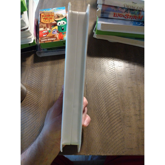 Annie (VHS, 2000) - Picture 5 of 7